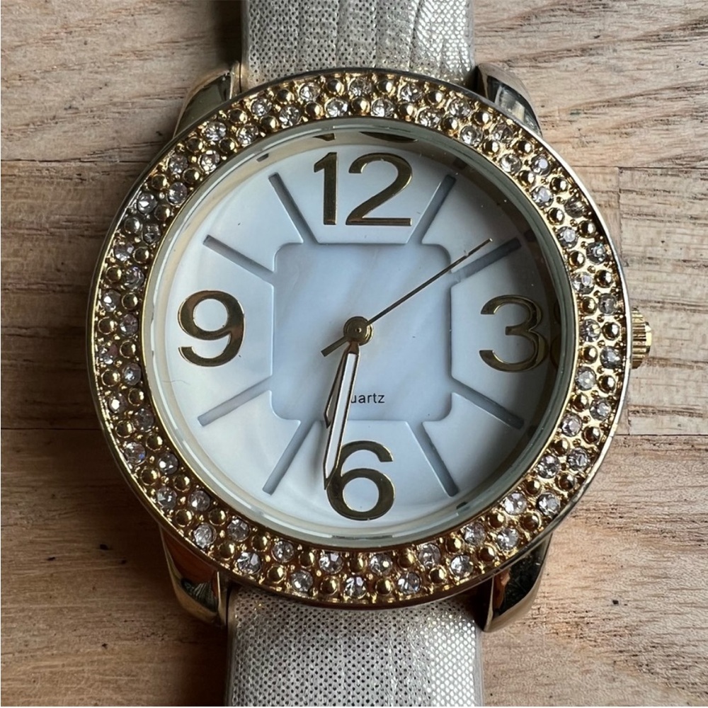 Chico's ladies gold tone neutral shimmer fashion watch NEW BATTERY